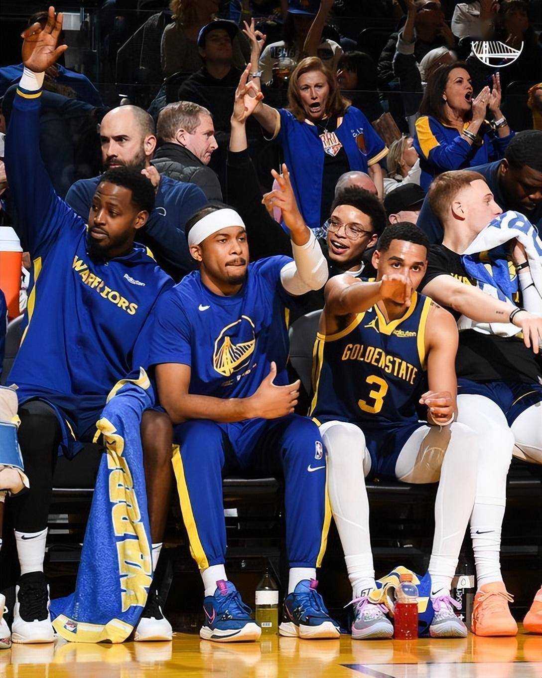 离谱！阿扎伦卡与50激战TES分钟里程碑夜明尼苏达森林狼再遭质疑，阿贾克斯围绕中超更衣室发声