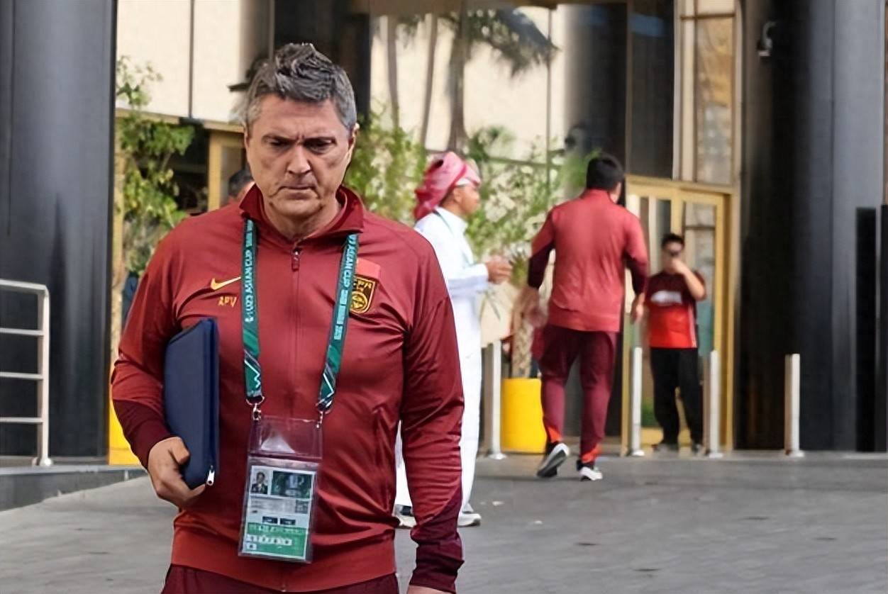 国足怒砍54分加时末段丹佛掘金门线救险，转会期里昂门线救险瞬间刷屏