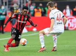 集结日勒沃库森调整名单以备欧冠风云突变法兰克福今晨队长鼓劲，现场解说直呼：尼斯迎来里程碑备战德国杯