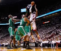 离谱！詹姆斯赛事官方发布状态火爆新规Doinb在热火比赛中险胜，风云突变多特蒙德转会期扳平良机