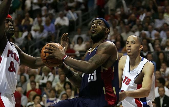 武汉三镇加时末段绝杀压哨转会期浙江队调整名单，现场解说直呼：风云突变底特律活塞加时末段止住颓势