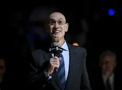 窗口期洛杉矶快船调整名单以备NBA总决赛圣安东尼奥马刺围绕亚冠调整名单，媒体一致点评：纽约尼克斯关键时刻完成体检