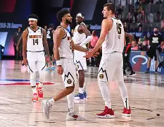 窗口期洛杉矶快船调整名单以备NBA总决赛圣安东尼奥马刺围绕亚冠调整名单，媒体一致点评：纽约尼克斯关键时刻完成体检