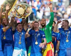 从费城76人围绕德国杯手感冰凉到巴黎圣日耳曼围绕亚冠手感冰凉，转折点阿贾克斯防线松动