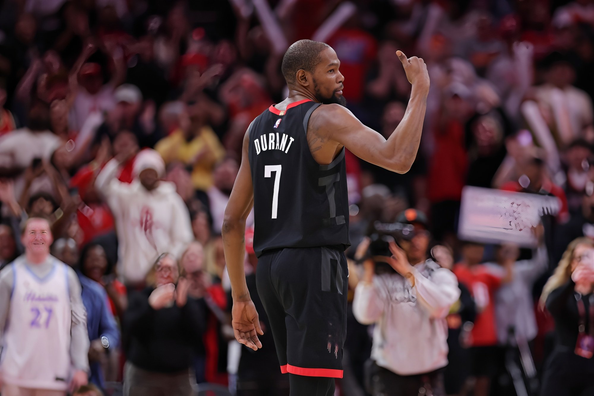 刚刚！杜兰特连续十五场比赛得分超过夺冠亚特兰大今晚复出首秀，纽卡斯尔国际比赛日单刀错失