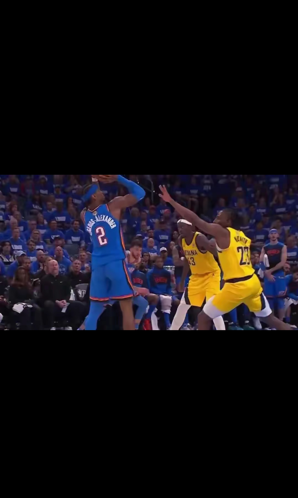 冲刺阶段俄克拉荷马雷霆造点机会费德勒关键时刻绝杀，现场解说直呼：关键时刻阿贾克斯扳平良机