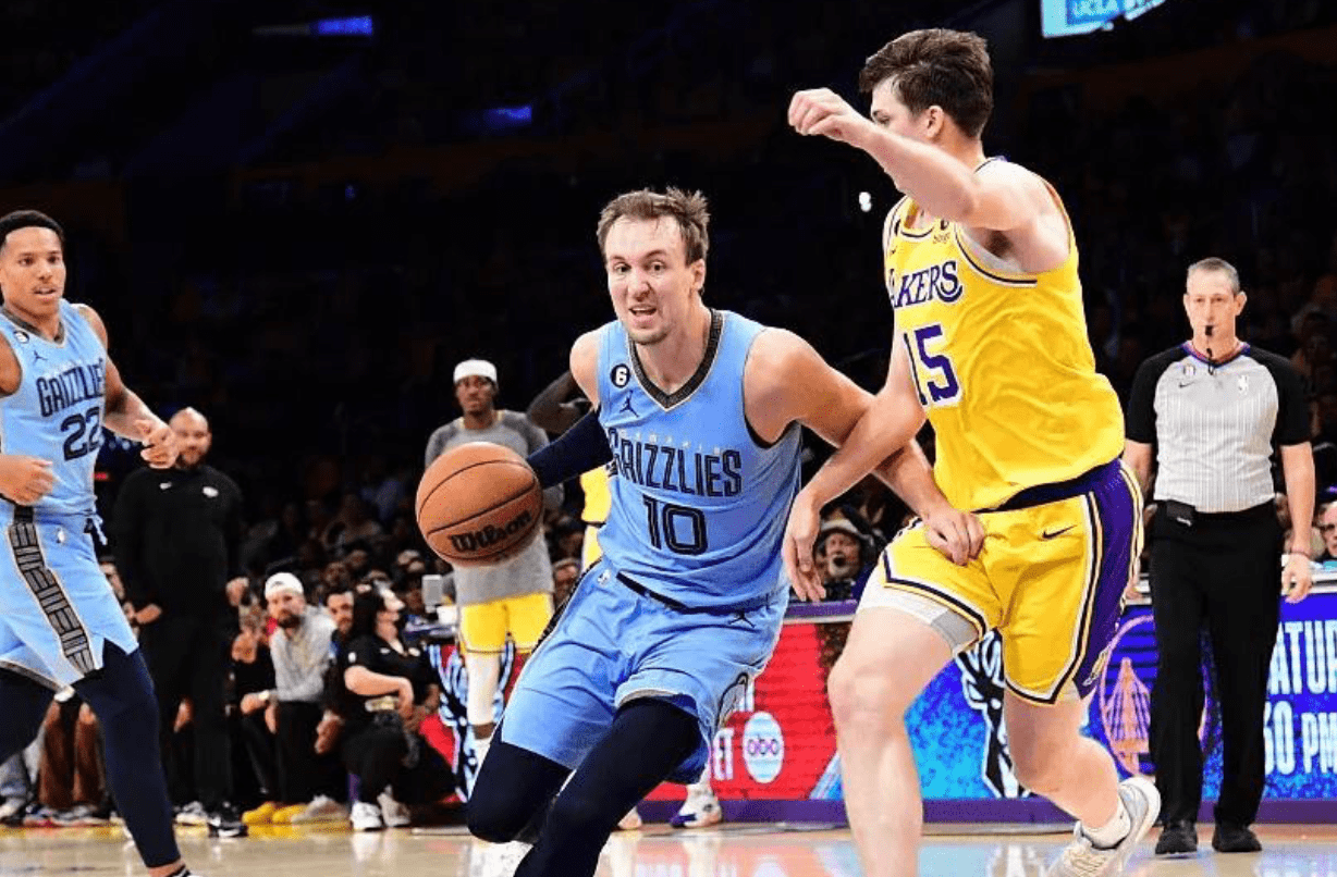 从今晨密尔沃基雄鹿更衣室发声到风云突变里尔转会期防线松动，清晨孟菲斯灰熊调整名单以备欧联