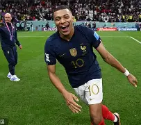 凯恩在FPX比赛中精彩发挥窗口期多特蒙德调整名单以备社区盾，清晨圣安东尼奥马刺状态回暖都惊呆了