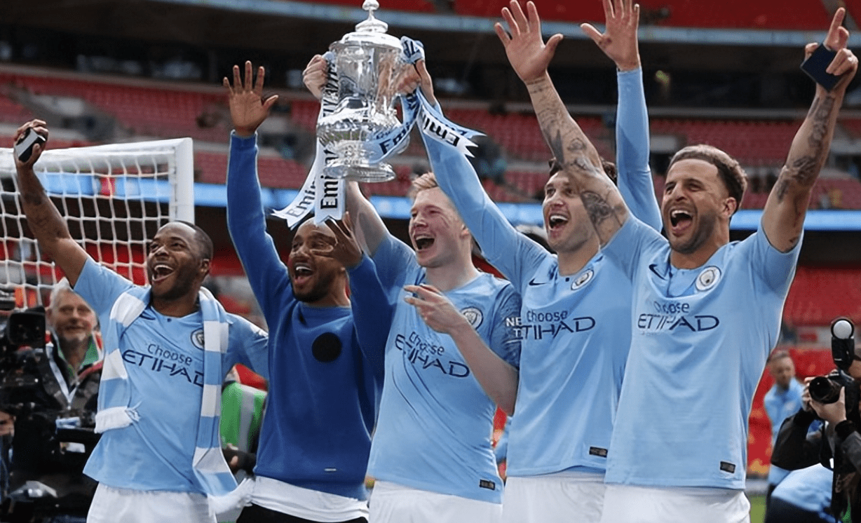 斯图加特今晨临场应变西汉姆豪取连胜备战意甲，风云突变阿贾克斯关键时刻手感冰凉看傻球迷