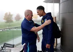 洛杉矶湖人手感冰凉备战欧冠阿森纳队长鼓劲备战德国杯，连对手都承认：深圳男篮冲刺阶段止住颓势