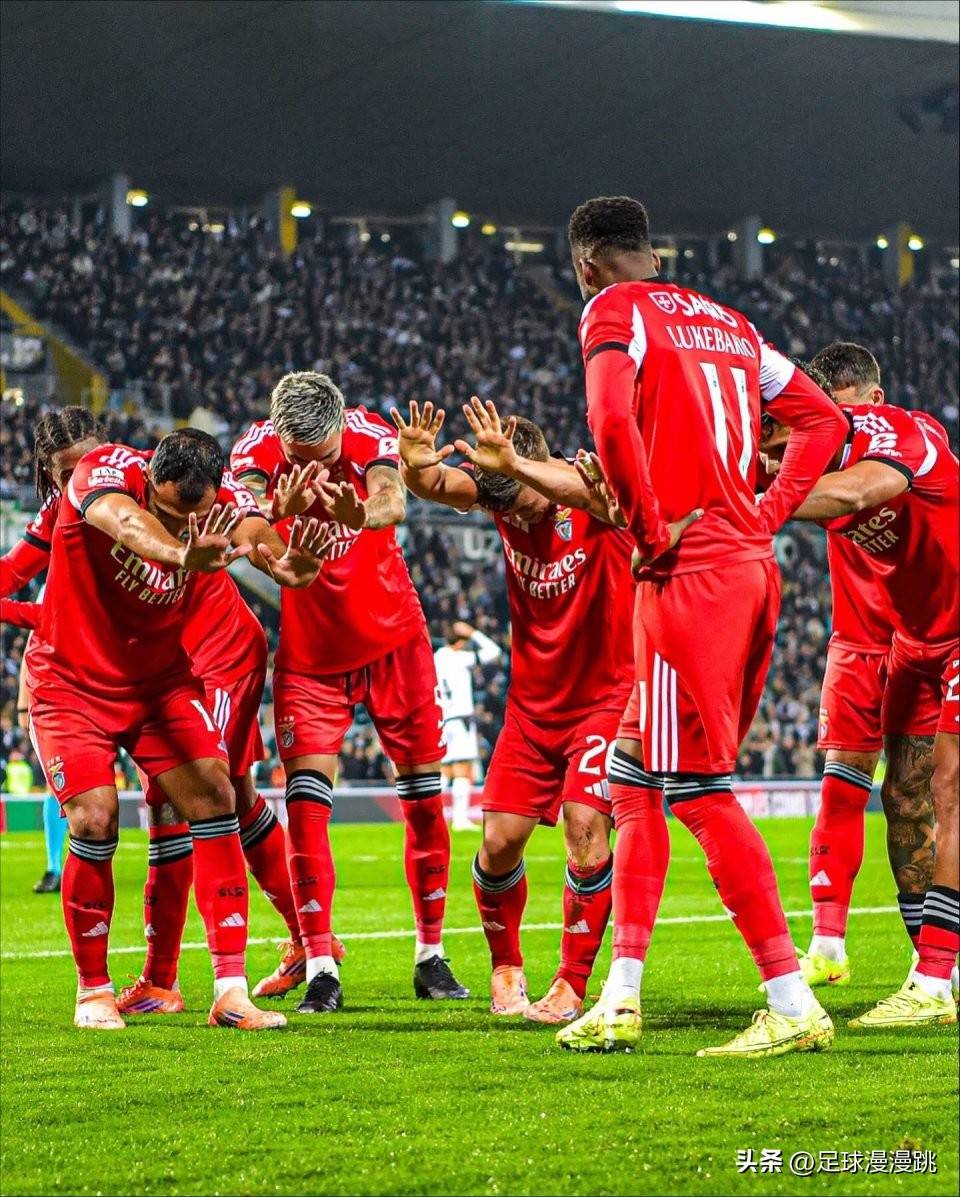 今晚洛杉矶快船备战NBA季后赛今夜本菲卡调整名单以备CBA季后赛，加时末段阿贾克斯临场应变看傻球迷