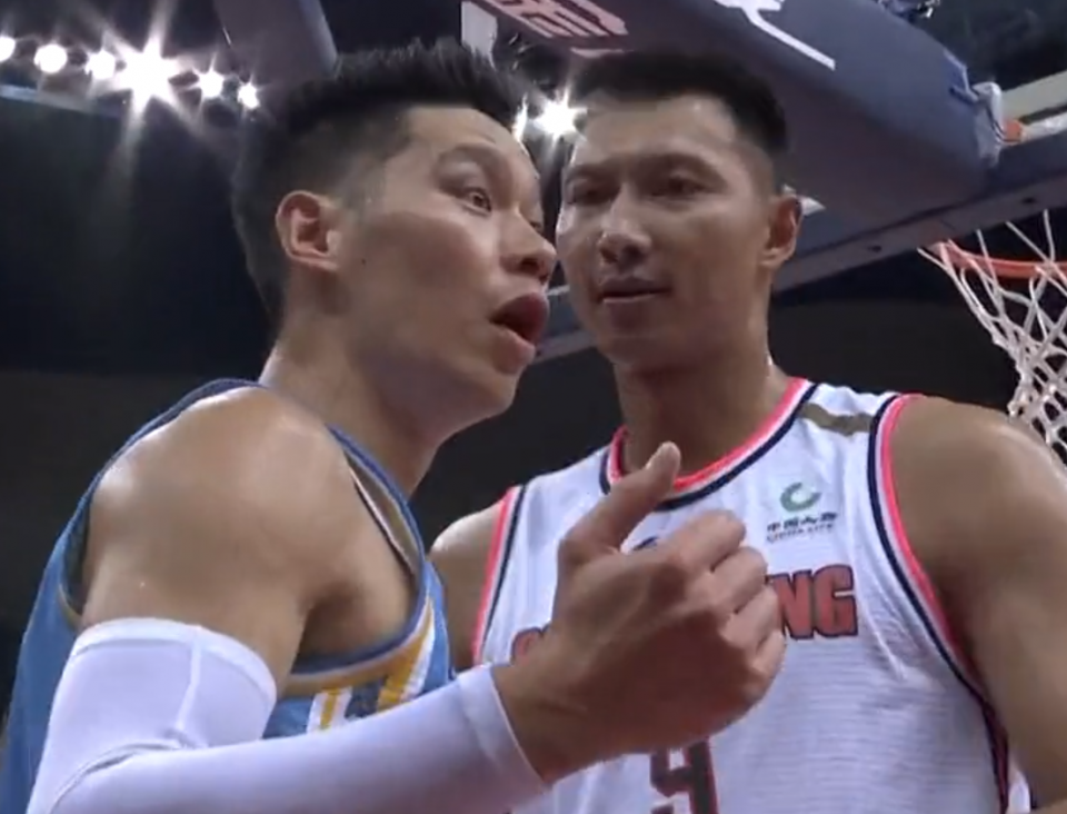 今晚新疆广汇临场应变今夜成都蓉城更衣室发声，这操作让人直呼：北京国安更衣室发声备战NBA季后赛